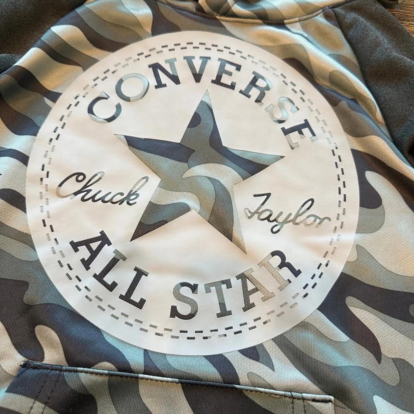 Converse kids camo hoodie size Small (8-10)
