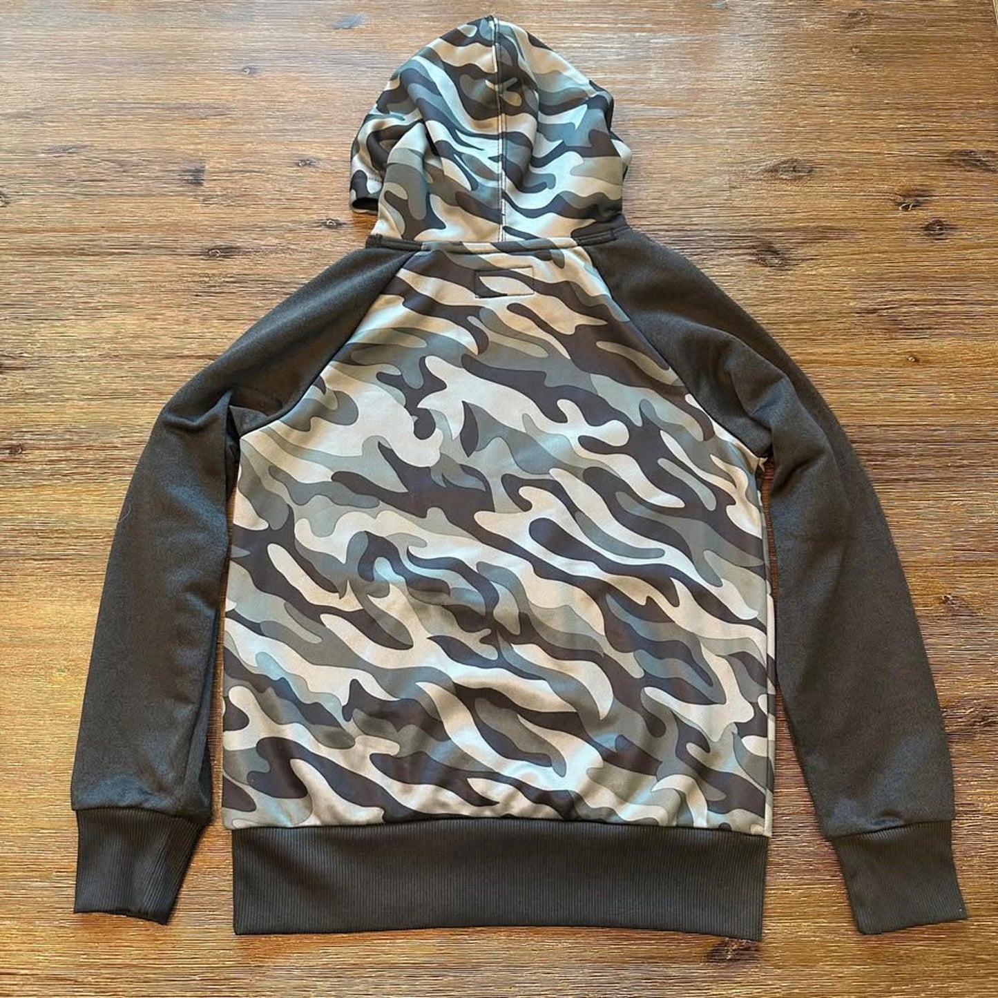 Converse kids camo hoodie size Small (8-10)