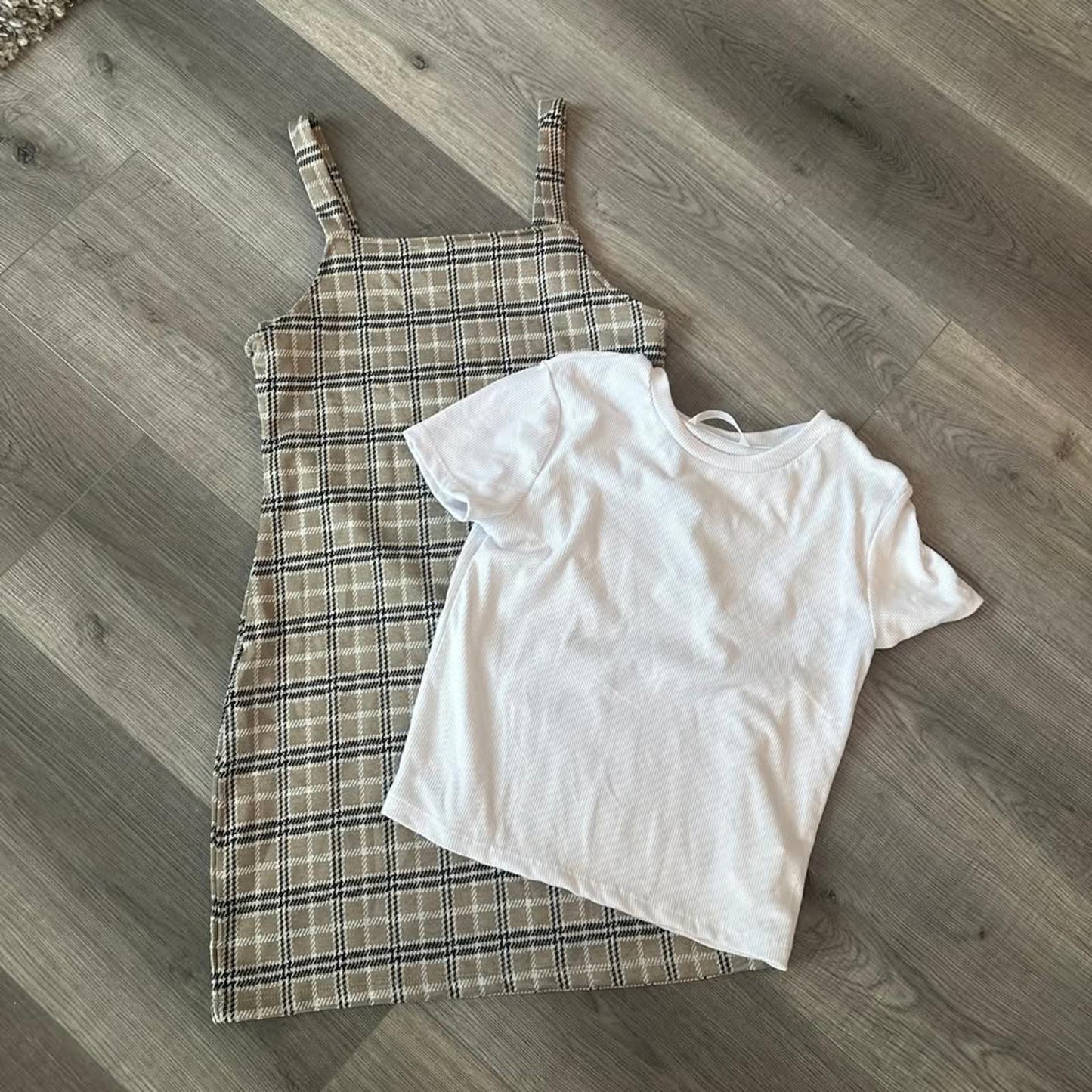 Girls 2 piece set (plaid dress + white tee) size L(14/16)