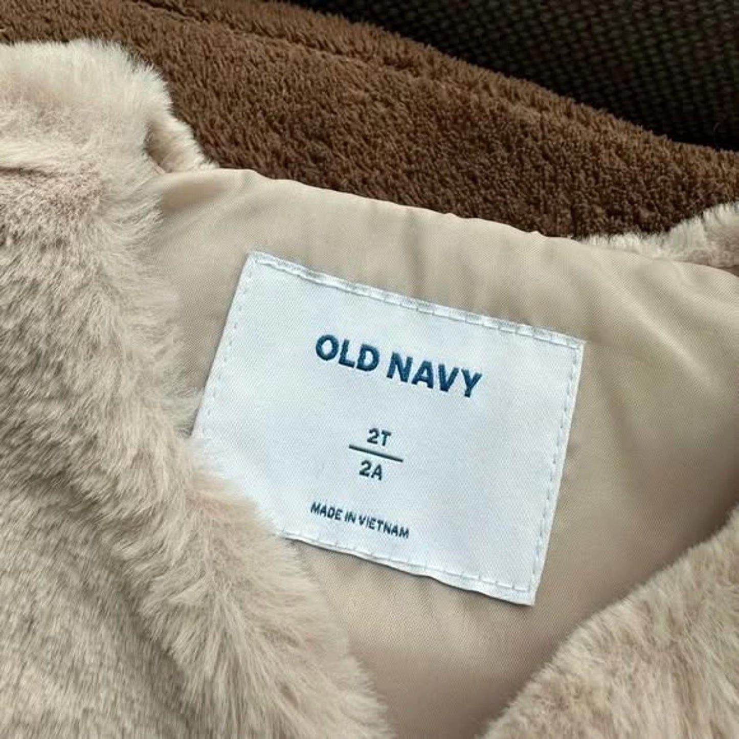 Old Navy faux fur toddler sleeveless vest size 2T